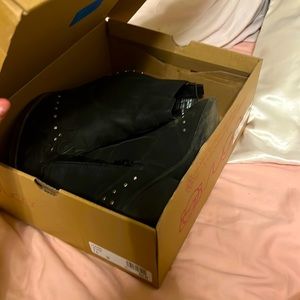 Brand:sugar Size:7.5 I can’t fit them anymore wore once or twice